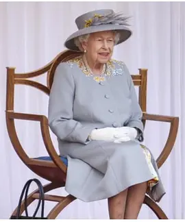 伊丽莎白女王二世与英国首相海报