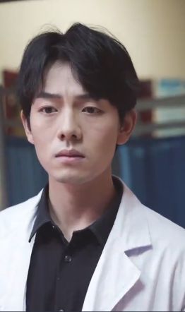 都市小狂医海报